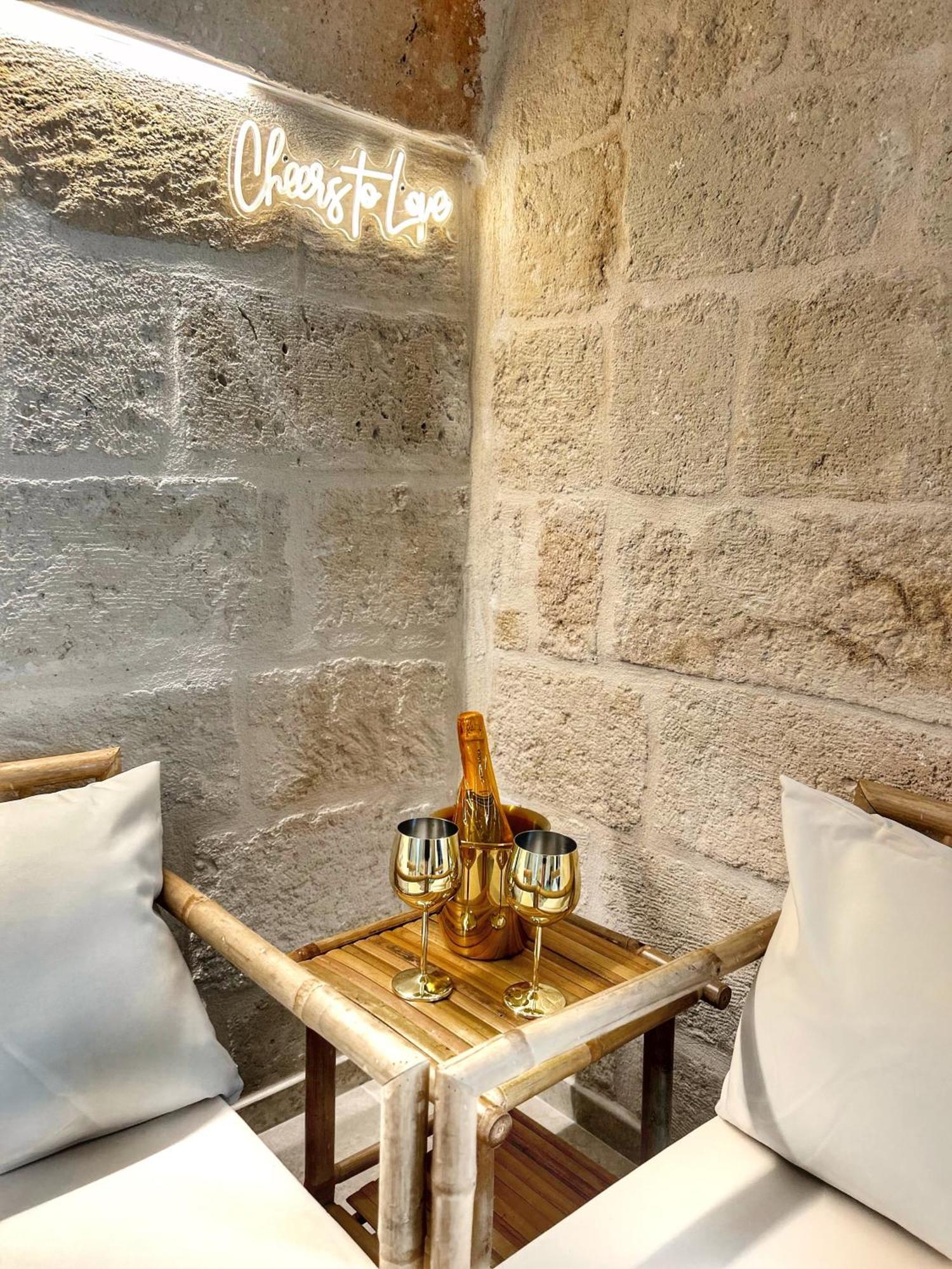 Ginpe Luxury Suite Monopoli Exteriör bild